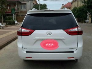 Toyota Sienna 2015 - Bán xe Toyota Sienna đời 2015, màu trắng giá cạnh tranh