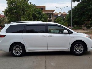 Toyota Sienna 2015 - Bán xe Toyota Sienna đời 2015, màu trắng giá cạnh tranh