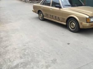 Toyota Cressida 1981 - Bán xe Toyota Cressida đời 1981, màu vàng