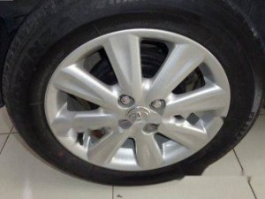 Toyota Yaris 1.3 AT 2010 - Cần bán lại xe Toyota Yaris 1.3 AT đời 2010, màu đỏ, xe nhập số tự động