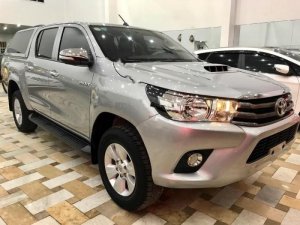 Toyota Hilux 2016 - Cần bán gấp Toyota Hilux đời 2016, màu bạc, xe nhập