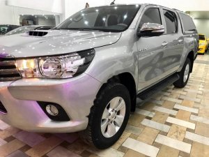 Toyota Hilux 2016 - Cần bán gấp Toyota Hilux đời 2016, màu bạc, xe nhập