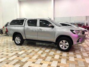 Toyota Hilux 2016 - Cần bán gấp Toyota Hilux đời 2016, màu bạc, xe nhập