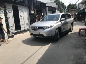 Toyota Highlander 2.7 AT 2013 - Cần bán xe Toyota Highlander 2.7AT 2013 màu bạc nhập khẩu Mỹ, lăn bánh 31 ngàn km còn mới  