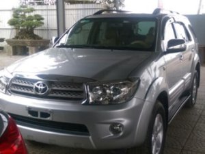 Toyota Fortuner 2011 - Cần bán Toyota Fortuner đời 2011, màu bạc, nhập khẩu, giá cạnh tranh