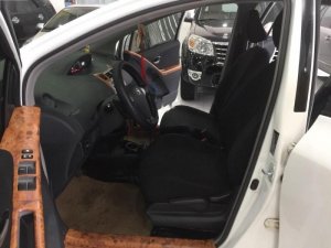 Toyota Yaris 2010 - Cần bán lại xe Toyota Yaris đời 2010, màu trắng, xe nhập