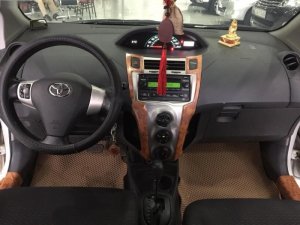 Toyota Yaris 2010 - Cần bán lại xe Toyota Yaris đời 2010, màu trắng, xe nhập