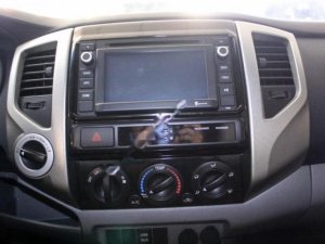 Toyota Tacoma 2015 - Cần bán xe Toyota Tacoma đời 2015, màu trắng, nhập khẩu nguyên chiếc