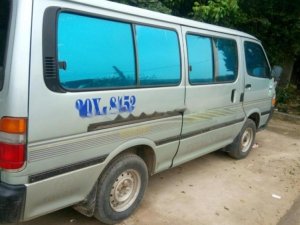 Toyota Hiace 2.0 2001 - Cần bán Toyota Hiace 2.0 sản xuất 2001, xe nhập