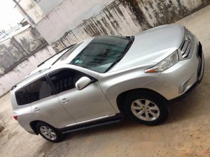 Toyota Highlander SE  2012 - Bán ô tô Toyota Highlander SE sản xuất năm 2012, màu bạc, nhập khẩu nguyên chiếc số tự động