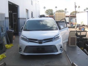 Toyota Sienna Limited 2018 - Bán xe Toyota Siena Limited sản xuất 2018, màu trắng, nhập khẩu Mỹ mới 100%