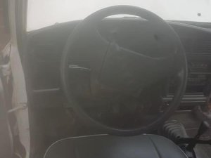 Toyota Hilux 2.8L 4x4 MT 1993 - Bán xe Toyota Hilux 2.8L 4x4 MT 1993, màu trắng, xe nhập 