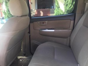 Toyota Hilux 3.0G 4x4 MT 2013 - Cần bán gấp Toyota Hilux 3.0G năm 2013, màu bạc, nhập khẩu Thái, giá cạnh tranh