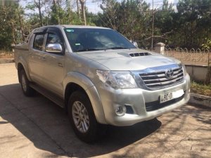 Toyota Hilux 3.0G 4x4 MT 2013 - Cần bán gấp Toyota Hilux 3.0G năm 2013, màu bạc, nhập khẩu Thái, giá cạnh tranh