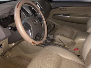 Toyota Hilux 3.0G 4x4 MT 2013 - Cần bán gấp Toyota Hilux 3.0G năm 2013, màu bạc, nhập khẩu Thái, giá cạnh tranh