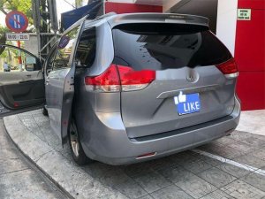 Toyota Sienna   3.5LE 2011 - Bán Toyota Sienna 3.5LE đời 2011, màu bạc xe gia đình