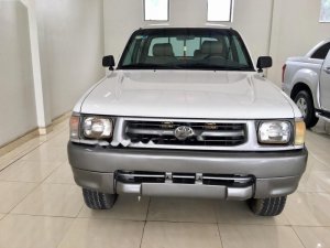 Toyota Hilux 2000 - Bán Toyota Hilux đời 2000, màu trắng, nhập khẩu nguyên chiếc, giá 215tr