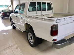 Toyota Hilux 2000 - Bán Toyota Hilux đời 2000, màu trắng, nhập khẩu nguyên chiếc, giá 215tr