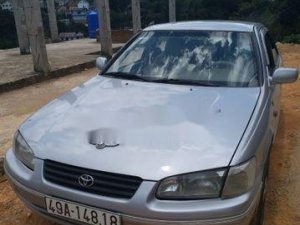 Toyota Camry  GLI  1998 - Cần bán lại xe Toyota Camry GLI sản xuất năm 1998, màu bạc, nhập khẩu nguyên chiếc, 180 triệu