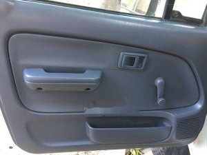 Toyota Hilux 2005 - Bán Toyota Hilux 2005, màu trắng