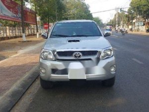 Toyota Hilux 2011 - Cần bán gấp Toyota Hilux năm sản xuất 2011, màu bạc, giá 465tr