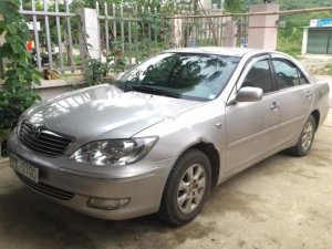 Toyota Camry 2002 - Bán Toyota Camry 2002, màu bạc số sàn