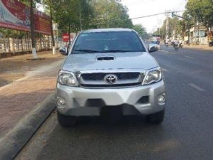 Toyota Hilux 2011 - Bán Toyota Hilux đời 2011, màu bạc, giá 438tr