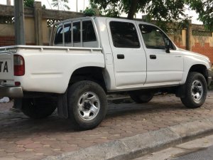 Toyota Hilux GL 2005 - Bán Toyota Hilux máy dầu gl 2005, màu trắng, xe nhập giá cạnh tranh