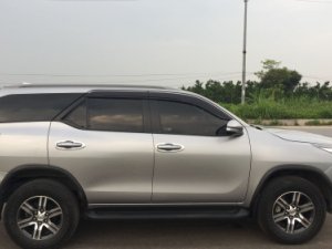 Toyota 4 Runner   2.4 MT  2017 - Cần bán lại xe Toyota 4 Runner 2.4 MT sản xuất 2017, màu bạc, xe nhập