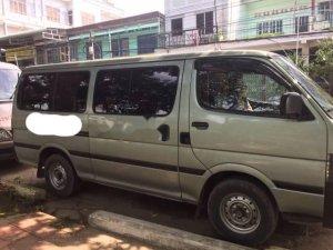 Toyota Hiace 2001 - Cần bán gấp Toyota Hiace năm 2001, màu bạc ít sử dụng