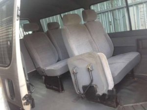 Toyota Hiace 2.4 2002 - Cần bán gấp Toyota Hiace 2.4 đời 2002, màu bạc, giá tốt