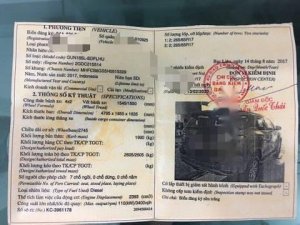 Toyota Fortuner 2017 - Cần bán gấp Toyota Fortuner sản xuất năm 2017, màu bạc xe gia đình