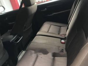 Toyota Fortuner 2017 - Cần bán gấp Toyota Fortuner sản xuất năm 2017, màu bạc xe gia đình