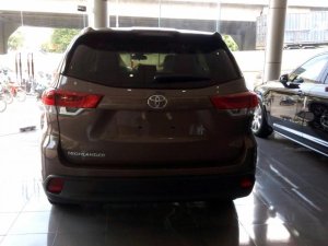 Toyota Highlander LE 2017 - Bán Toyota Highlander Le đời 2017