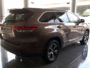 Toyota Highlander LE 2017 - Bán Toyota Highlander Le đời 2017