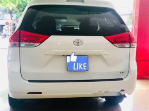 Toyota Sienna 2010 - Bán Toyota Sienna năm sản xuất 2010, màu trắng xe gia đình