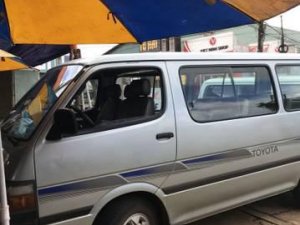 Toyota Hiace 1999 - Cần bán Toyota Hiace đời 1999, màu bạc, giá chỉ 45 triệu