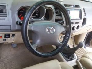 Toyota Fortuner 2011 - Cần bán gấp Toyota Fortuner sản xuất 2011, màu xám xe gia đình