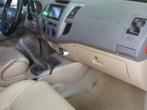 Toyota Fortuner 2011 - Cần bán gấp Toyota Fortuner sản xuất 2011, màu xám xe gia đình