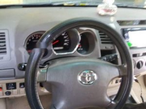 Toyota Fortuner 2011 - Cần bán gấp Toyota Fortuner sản xuất 2011, màu xám xe gia đình