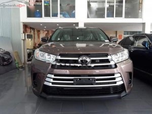 Toyota Highlander LE 2.7 2017 - Bán chiếc xe Toyota Highlander 2.7 LE tháng 2- 2017 màu cà phê cực đẹp