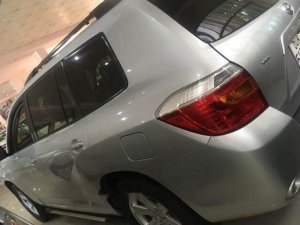 Toyota Highlander 2005 - Cần bán gấp Toyota Highlander đời 2005, màu bạc, xe nhập, giá tốt