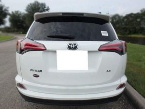 Toyota RAV4   LE  2017 - Cần bán lại xe Toyota RAV4 LE đời 2017, màu trắng, xe nhập, số tự động