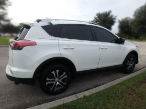 Toyota RAV4   LE  2017 - Cần bán lại xe Toyota RAV4 LE đời 2017, màu trắng, xe nhập, số tự động