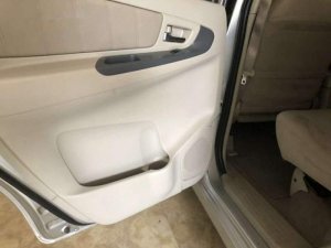 Toyota Innova 2015 - Bán xe Toyota Innova sản xuất 2015, màu xám, giá 575tr