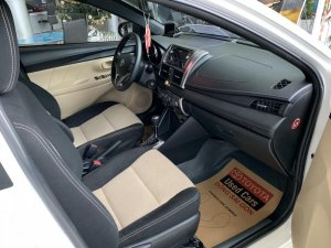 Toyota Yaris Verso E 2015 - Bán Toyota Yaris E sản xuất 2015, màu trắng, số tự động