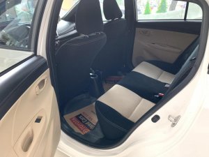 Toyota Yaris Verso E 2015 - Bán Toyota Yaris E sản xuất 2015, màu trắng, số tự động