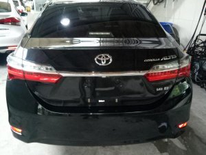 Toyota Corolla Altis 2017 - Cần bán Toyota Corolla Altis đời 2017, màu đen