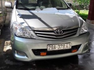 Toyota Innova 2011 - Bán Toyota Innova sản xuất năm 2011, màu bạc, giá chỉ 400 triệu