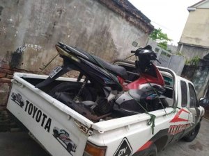 Toyota Hilux 1996 - Cần bán xe Toyota Hilux 1996, màu trắng, xe nhập